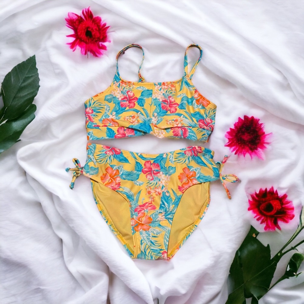 Girls 2pc swimsuit, New with tags. Size L  with adjustable straps